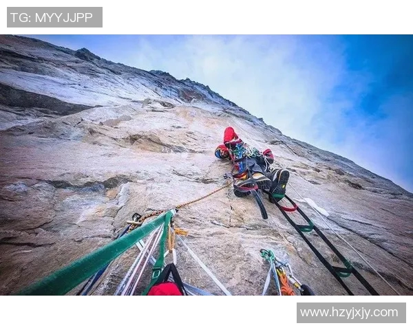 武汉攀岩队的灵活性揭秘：挑战极限与团队合作的完美结合